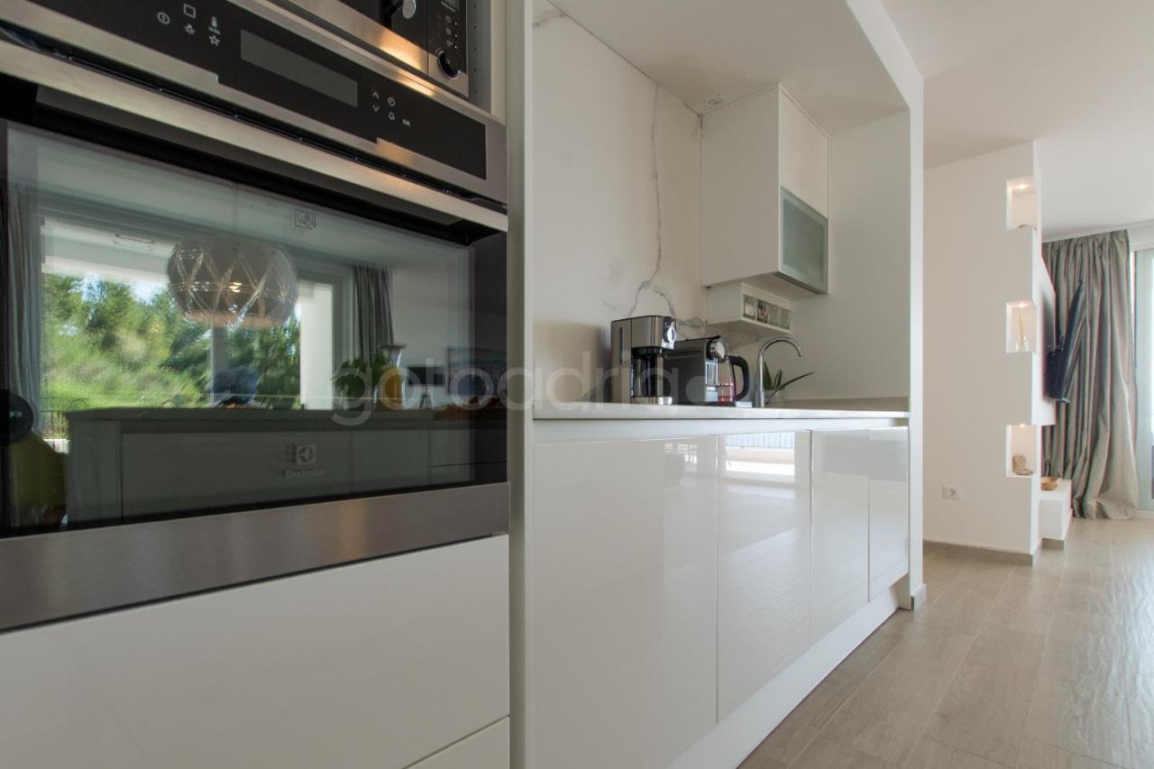 Villa Smaragd - Opal - Luxury Apt With Shared Pool And Private Hot Tub มาคาร์สกา ภายนอก รูปภาพ