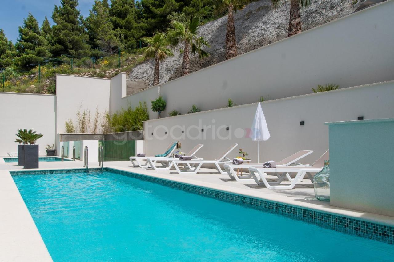 Villa Smaragd - Opal - Luxury Apt With Shared Pool And Private Hot Tub มาคาร์สกา ภายนอก รูปภาพ