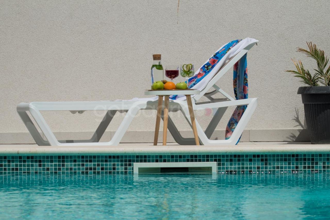 Villa Smaragd - Opal - Luxury Apt With Shared Pool And Private Hot Tub มาคาร์สกา ภายนอก รูปภาพ