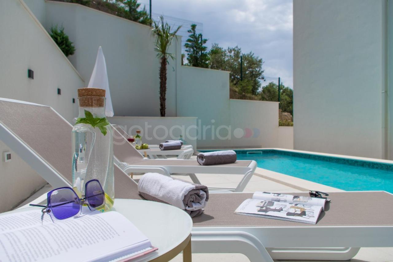Villa Smaragd - Opal - Luxury Apt With Shared Pool And Private Hot Tub มาคาร์สกา ภายนอก รูปภาพ