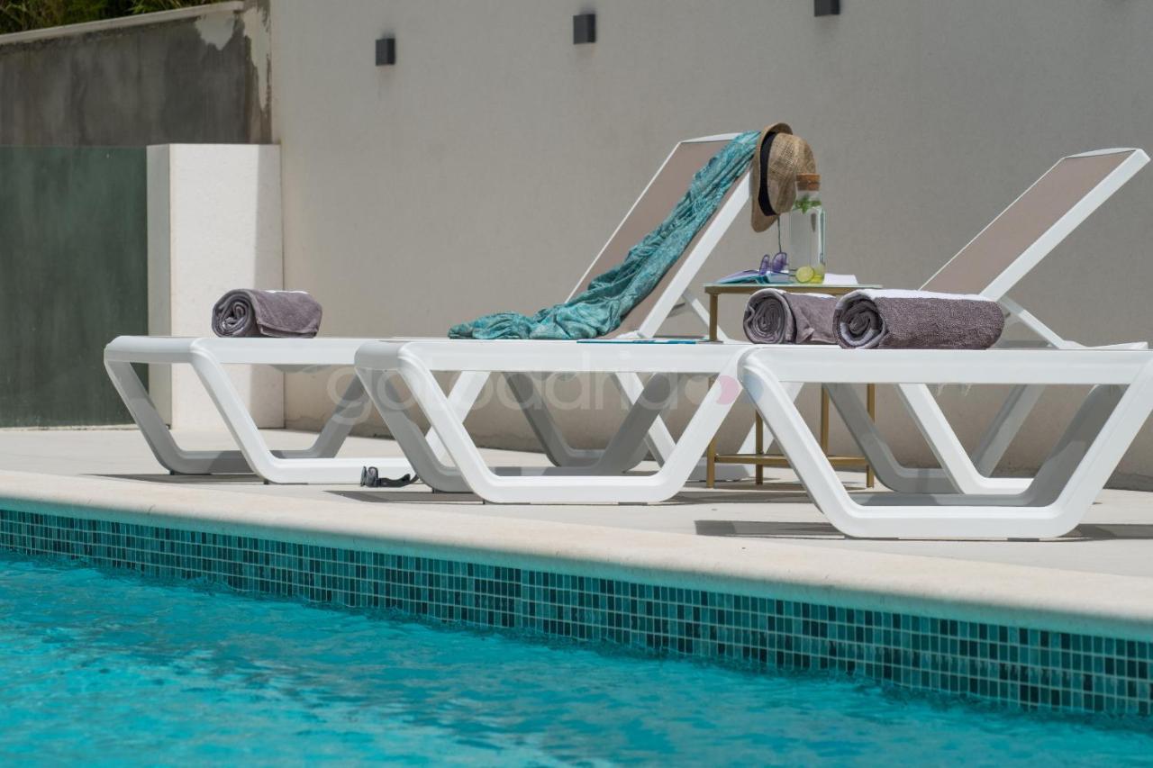 Villa Smaragd - Opal - Luxury Apt With Shared Pool And Private Hot Tub มาคาร์สกา ภายนอก รูปภาพ
