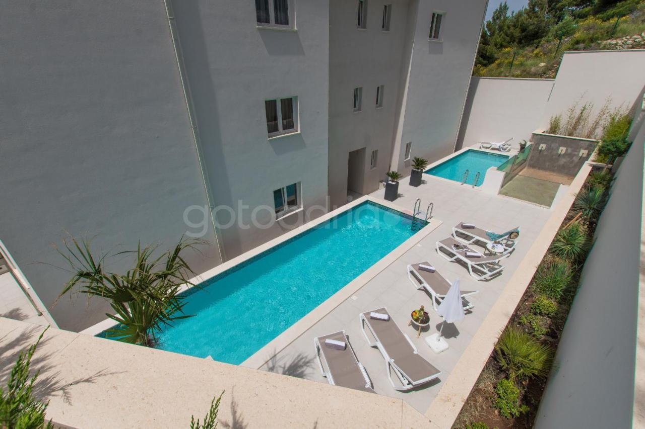 Villa Smaragd - Opal - Luxury Apt With Shared Pool And Private Hot Tub มาคาร์สกา ภายนอก รูปภาพ