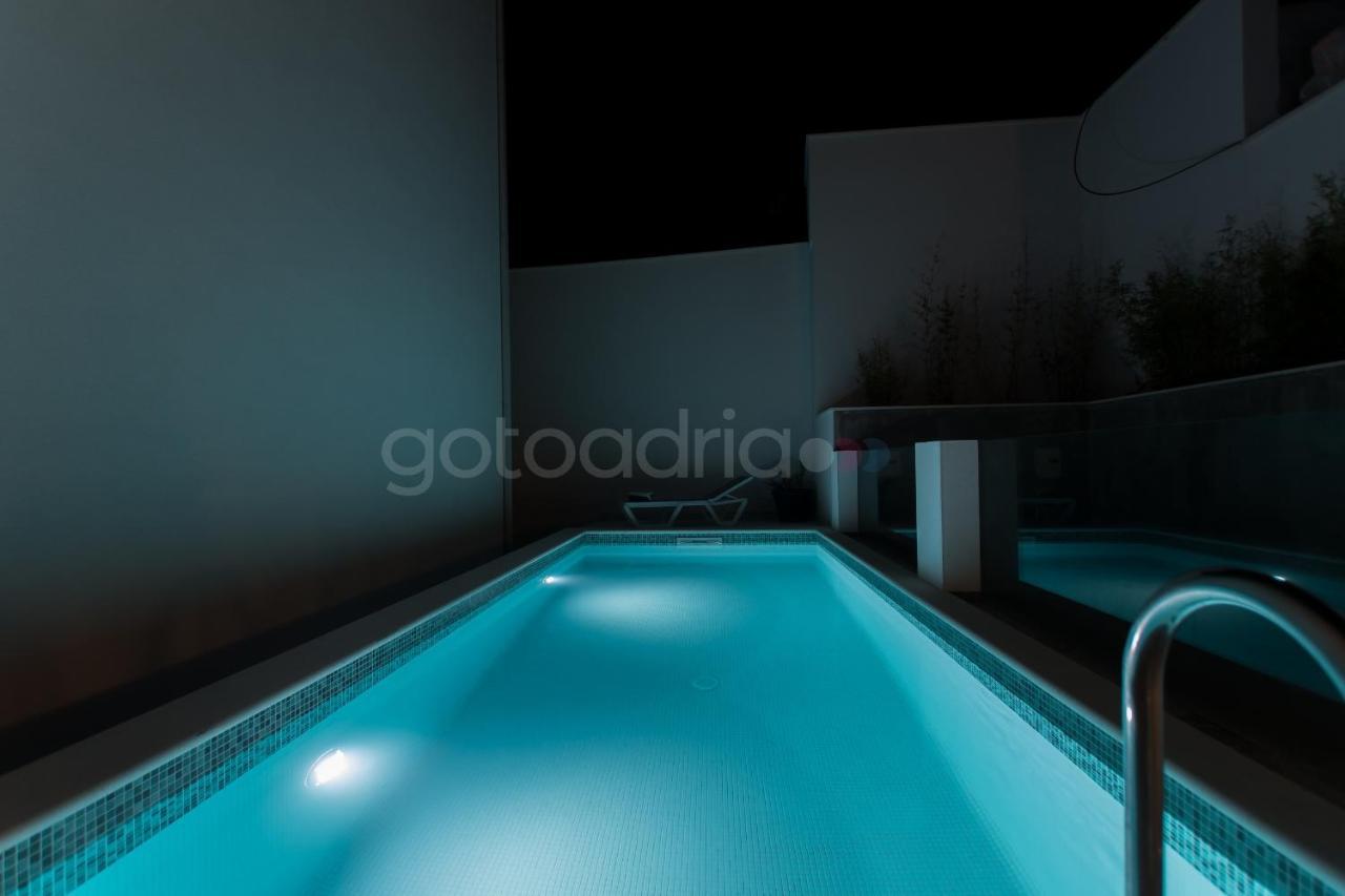 Villa Smaragd - Opal - Luxury Apt With Shared Pool And Private Hot Tub มาคาร์สกา ภายนอก รูปภาพ